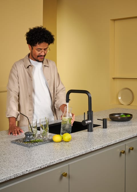 Quooker Flex Square Black in moderne keuken